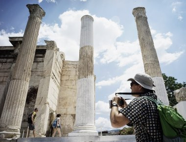 Κατακόρυφη αύξηση των ταξιδιωτικών εισπράξεων από την τουριστική ανάπτυξη